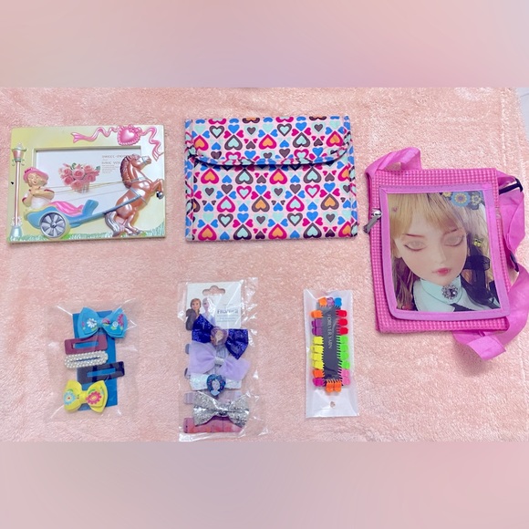 Multiple accessories for little princess, clips, purse,bands, bags & photo frame - Picture 2 of 12